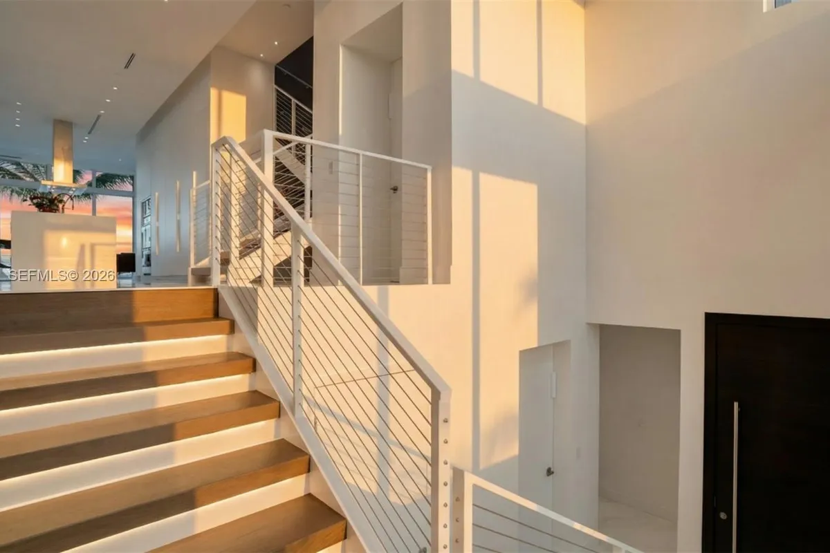 3750 Yacht Club Dr, Aventura FL 33180