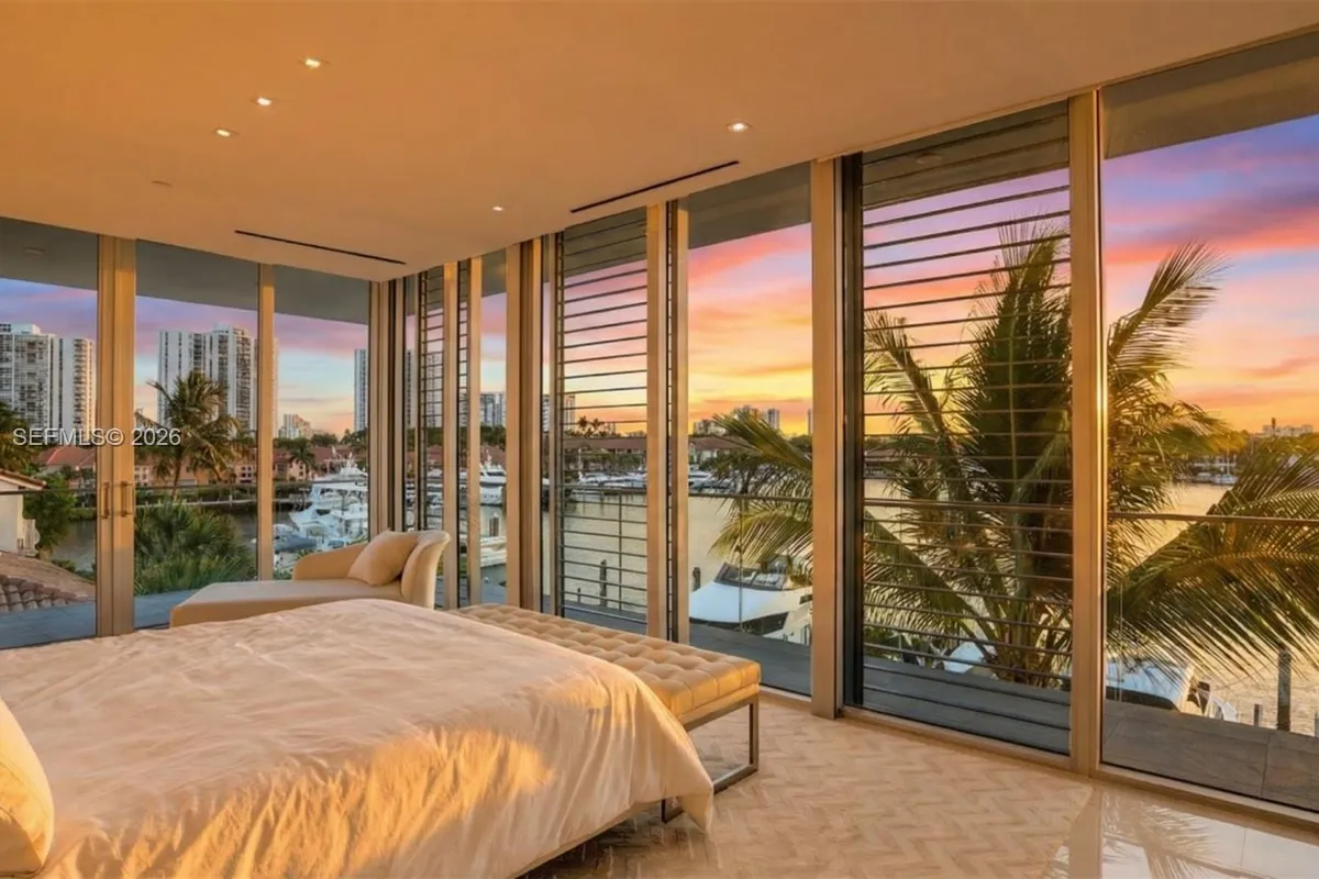 3750 Yacht Club Dr, Aventura FL 33180