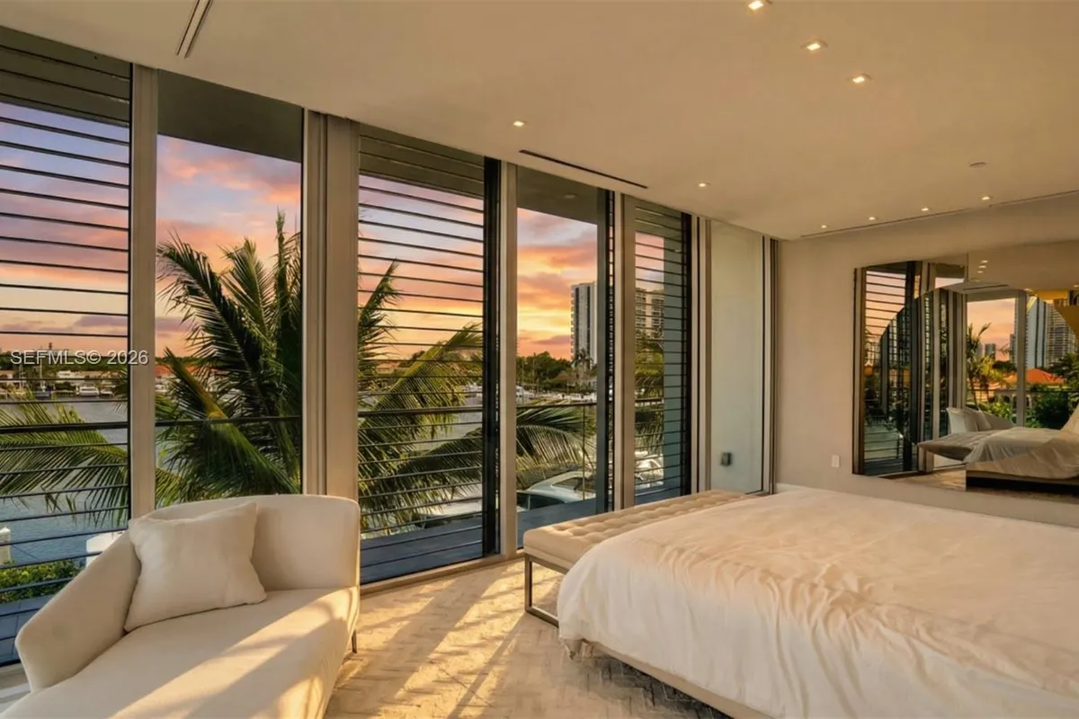 3750 Yacht Club Dr, Aventura FL 33180