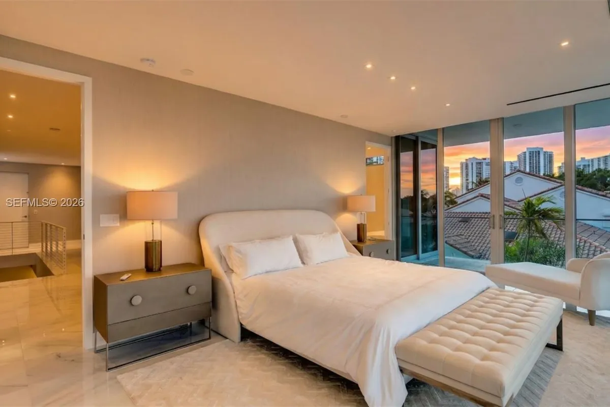 3750 Yacht Club Dr, Aventura FL 33180