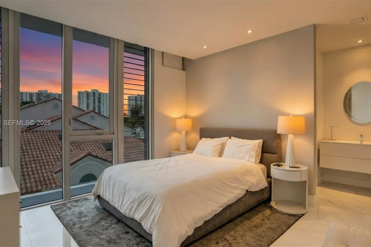 3750 Yacht Club Dr, Aventura FL 33180