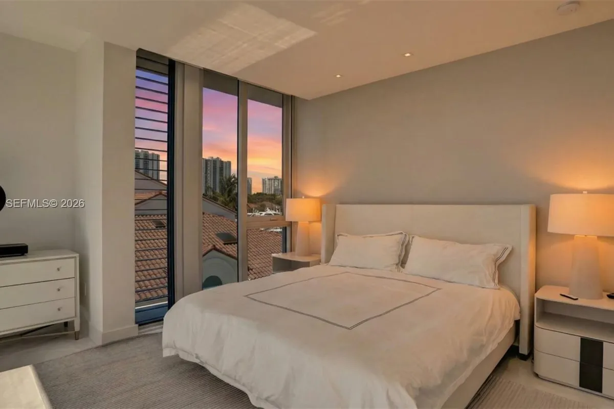 3750 Yacht Club Dr, Aventura FL 33180