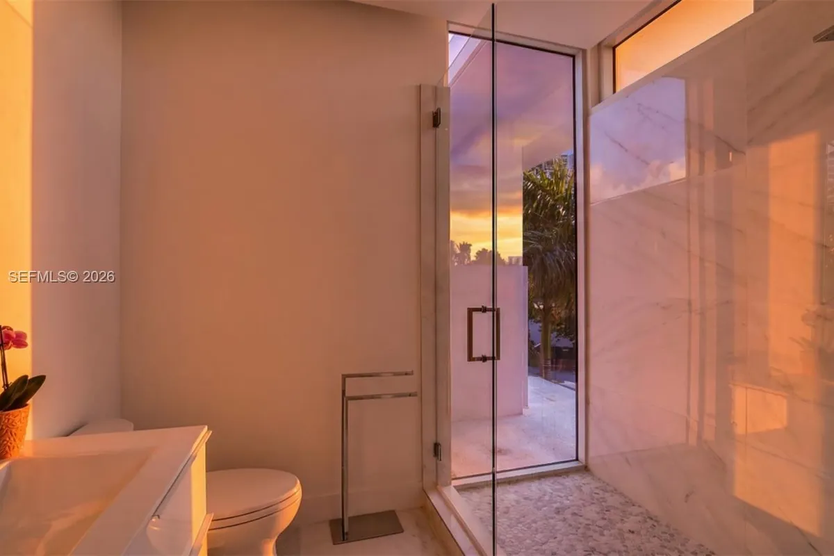 3750 Yacht Club Dr, Aventura FL 33180