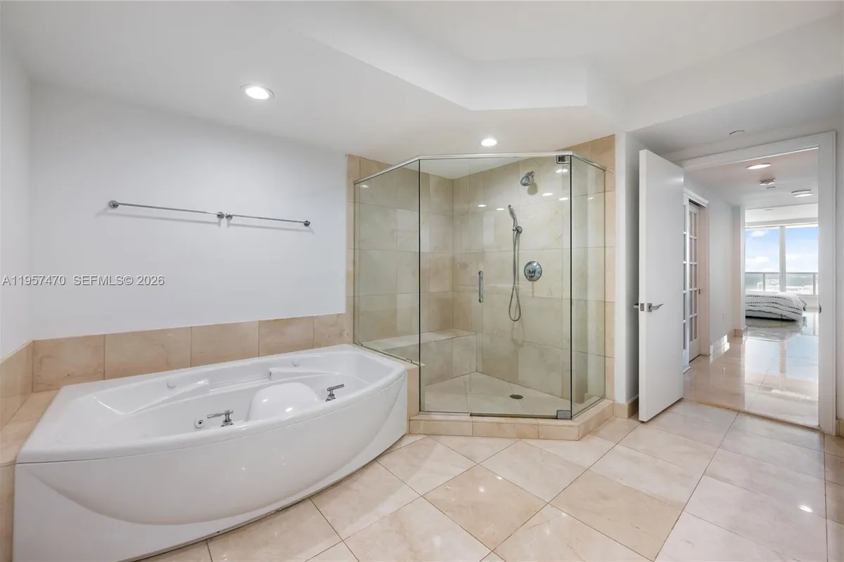 3201 NE 183rd St # 2906, Aventura FL 33160