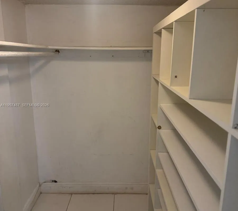 10000 NW 80th Ct # 2261, Hialeah Gardens FL 33016