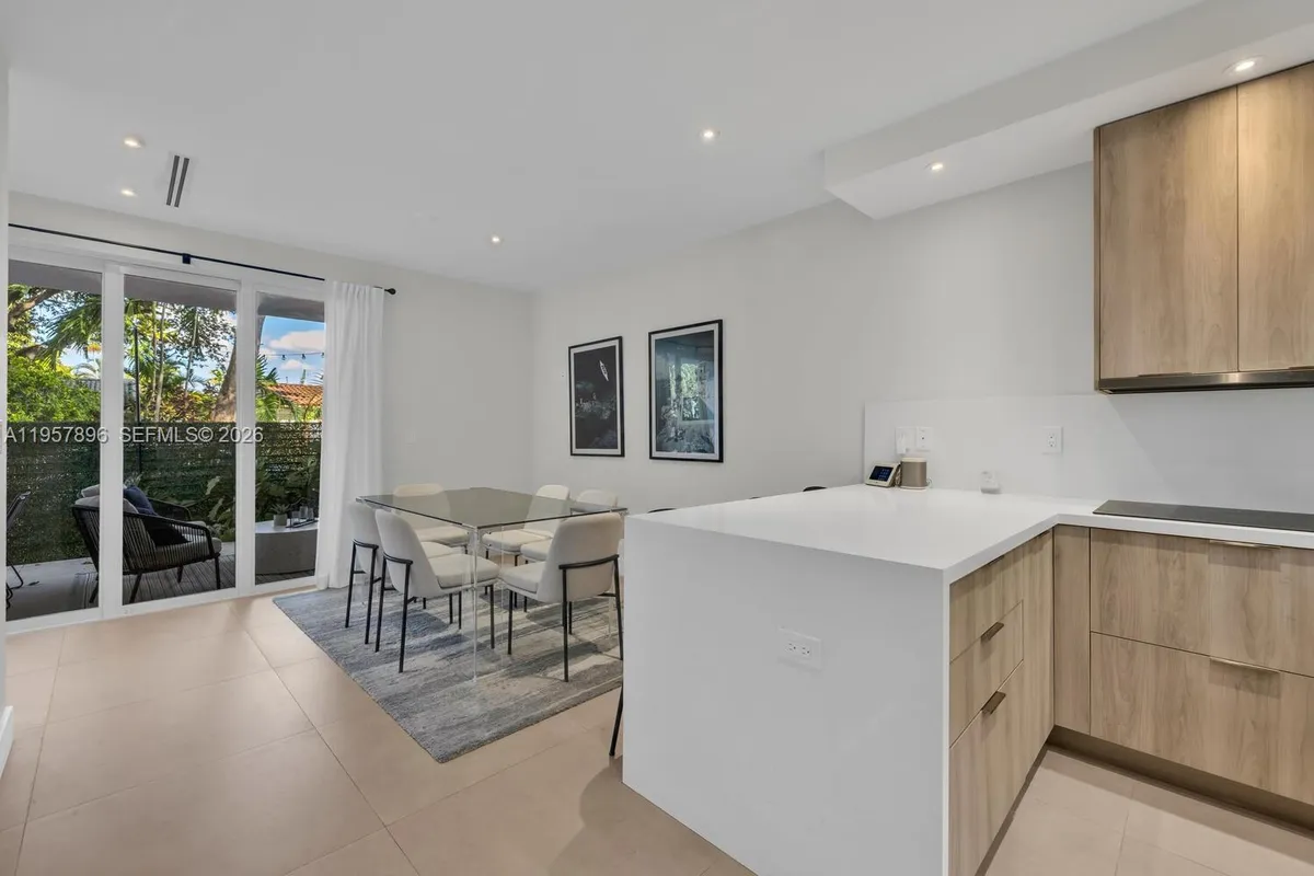 2851 SW 33rd Ct # 2851, Miami FL 33133