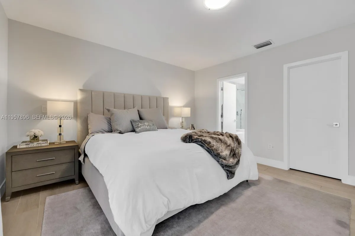 2851 SW 33rd Ct # 2851, Miami FL 33133