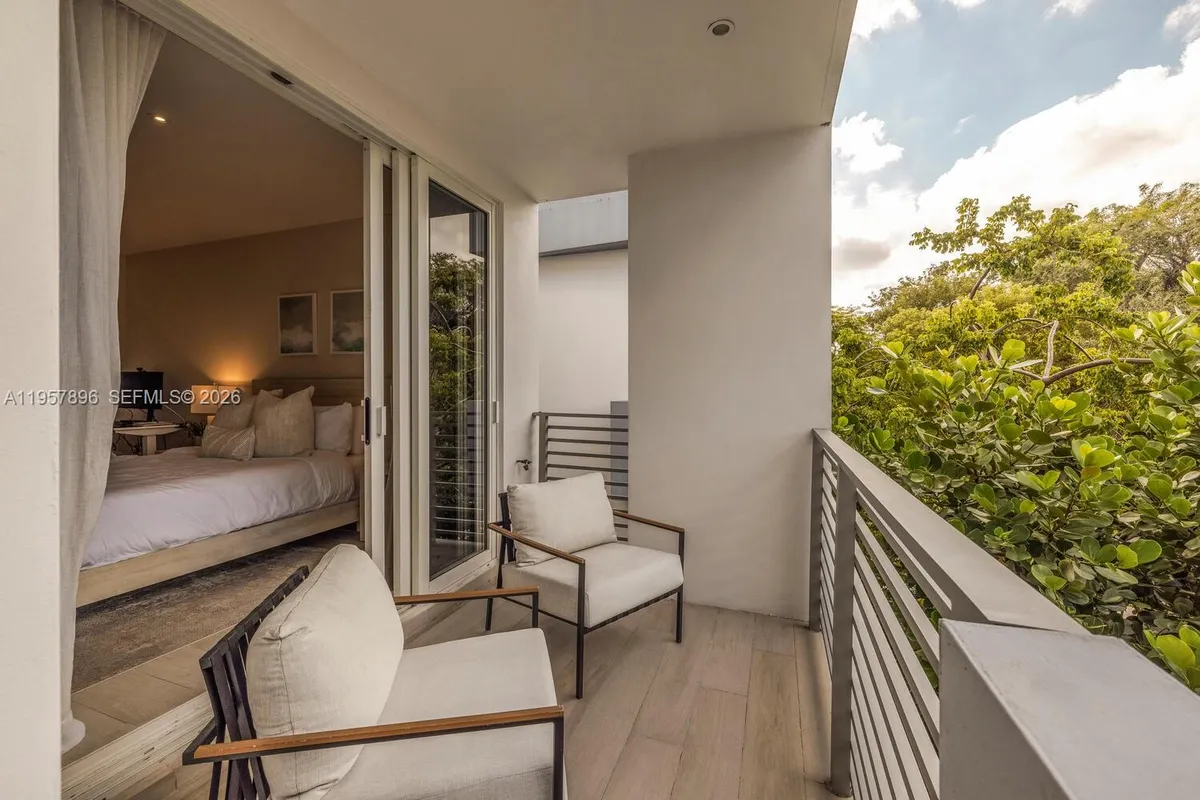 2851 SW 33rd Ct # 2851, Miami FL 33133