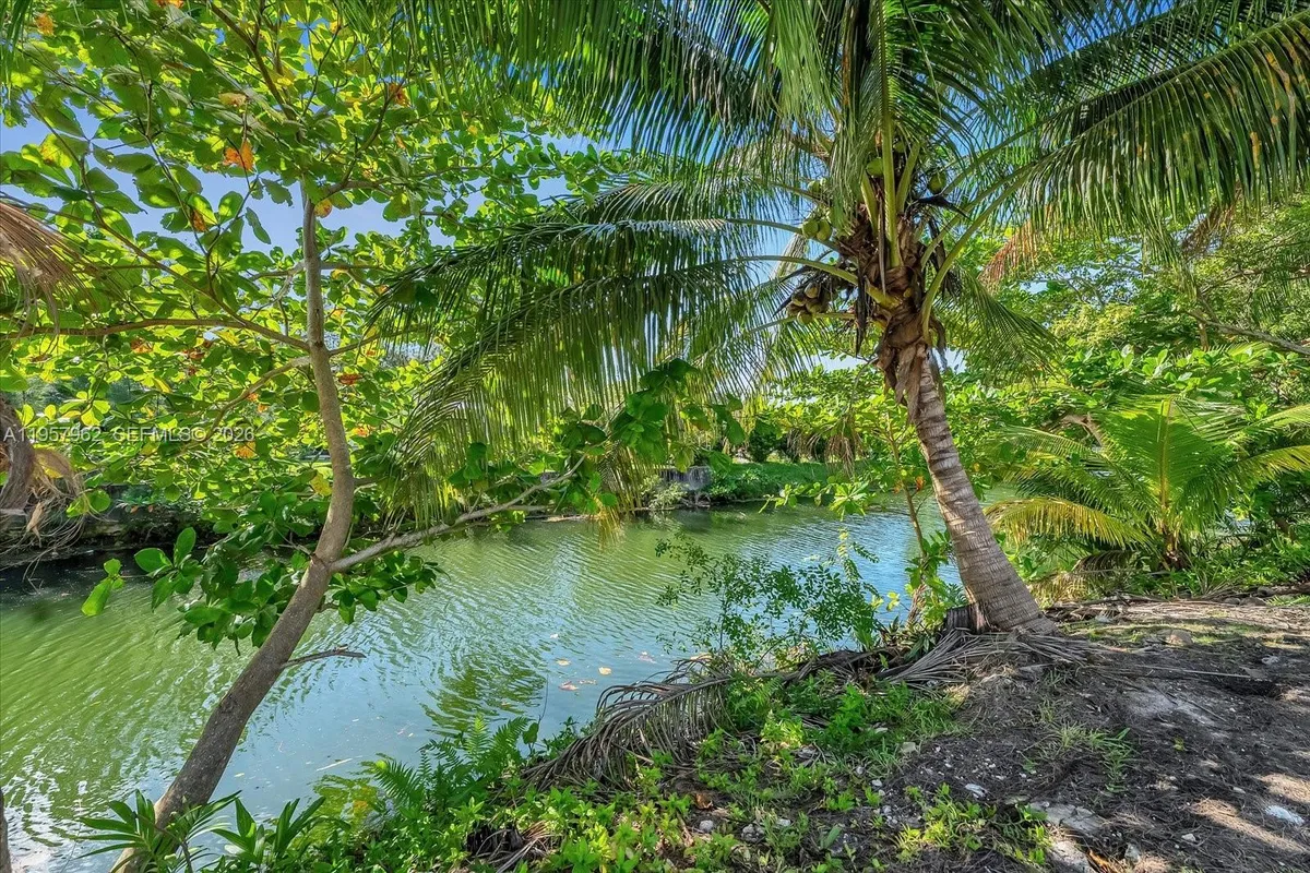 7132 SW 65th Ave, South Miami FL 33143