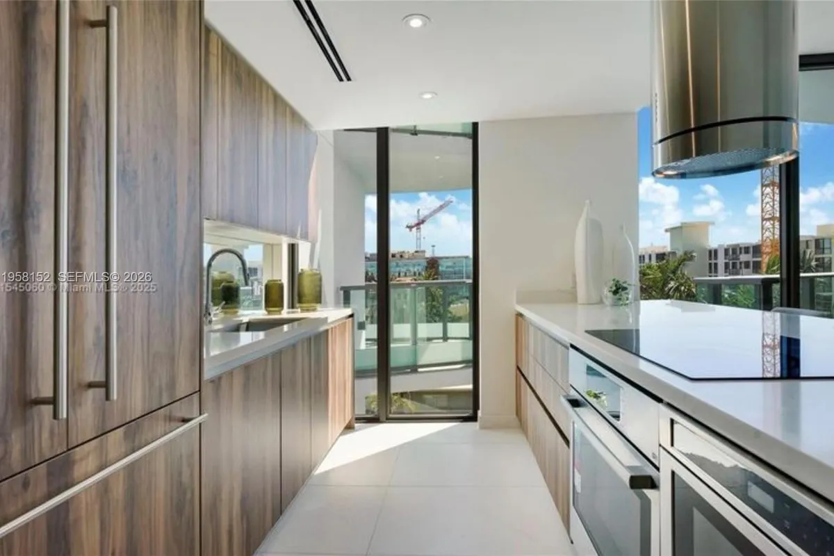 9901 W Bay Harbor Dr # 405, Bal Harbour FL 33154