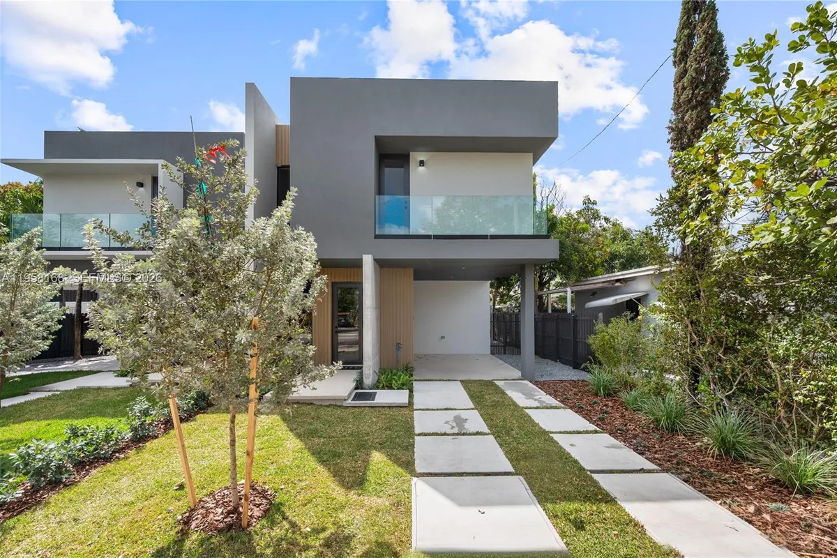 2982 SW 2nd St, Miami FL 33135