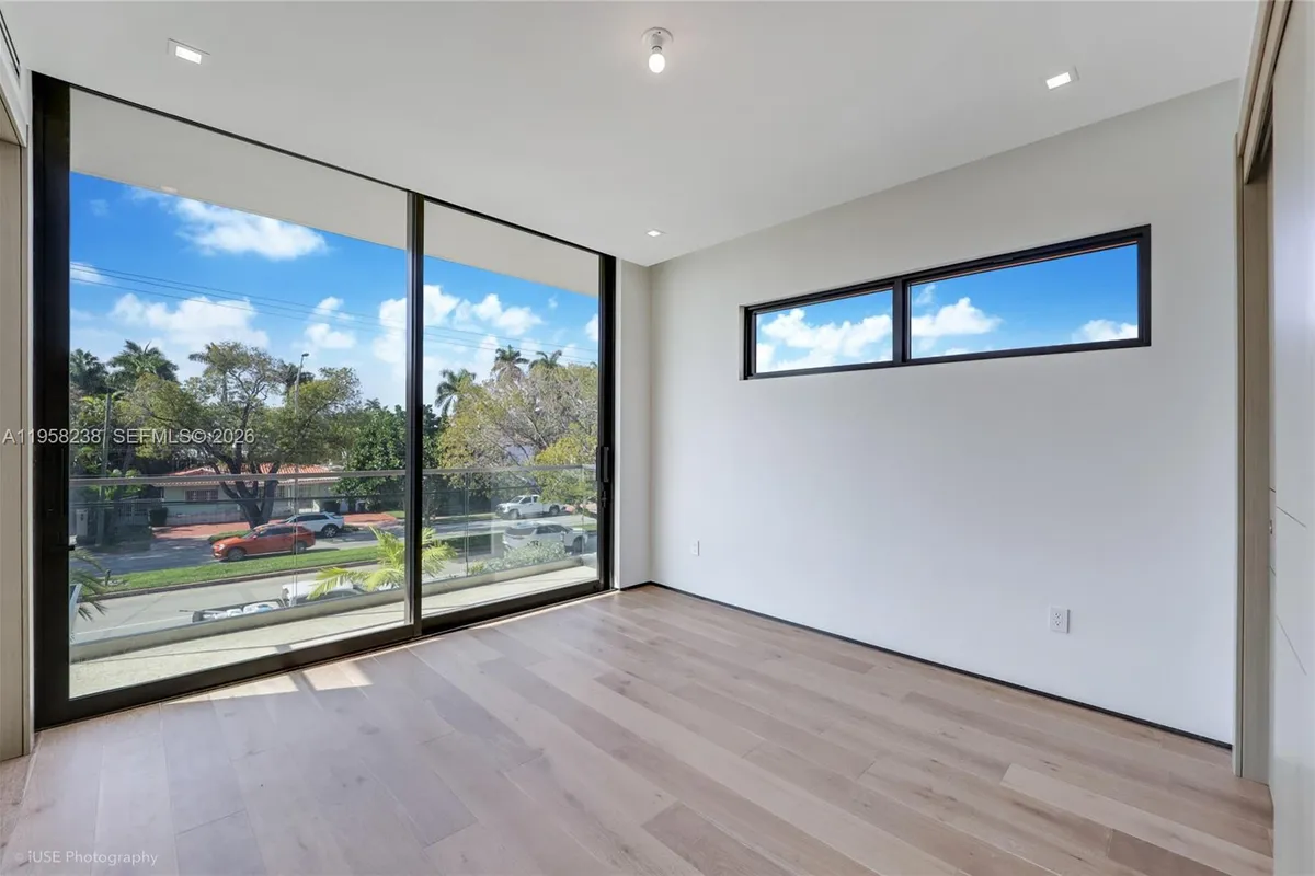 5825 Alton Rd, Miami Beach FL 33140