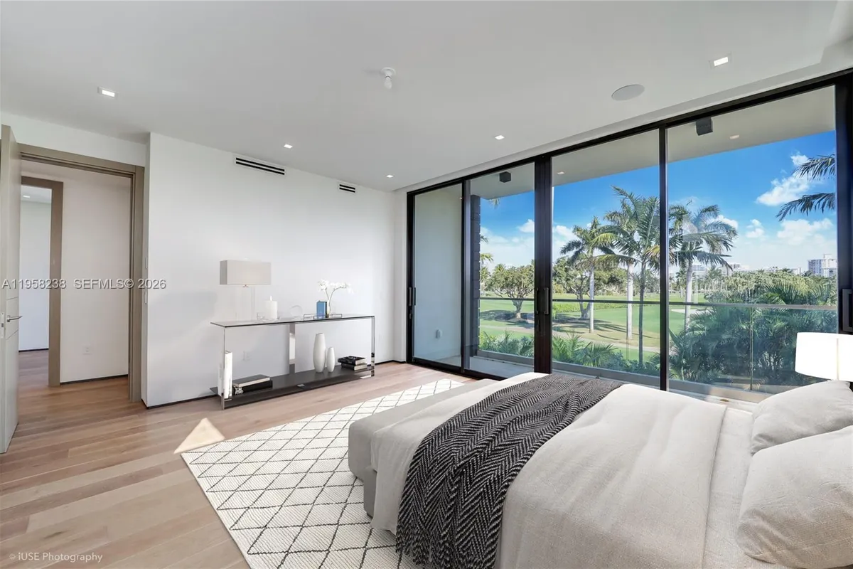 5825 Alton Rd, Miami Beach FL 33140