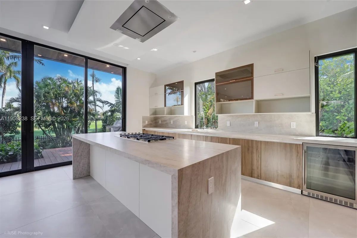 5825 Alton Rd, Miami Beach FL 33140