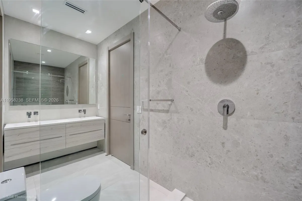 5825 Alton Rd, Miami Beach FL 33140