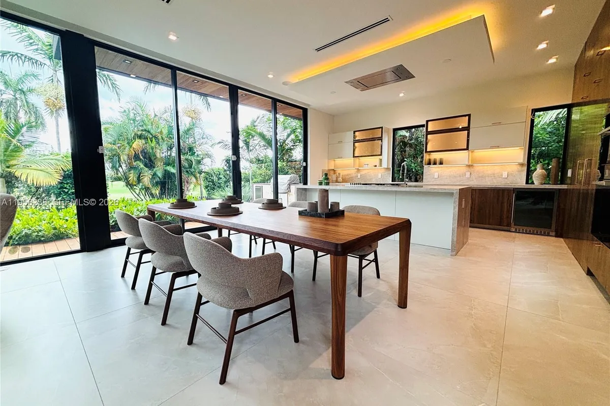 5825 Alton Rd, Miami Beach FL 33140