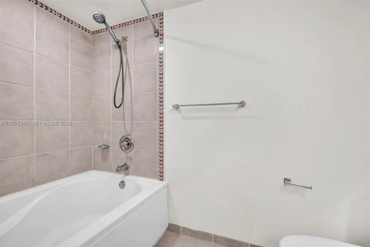 19501 W Country Club Dr # 2011, Aventura FL 33180