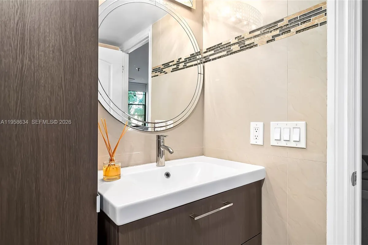 671 NE 195th St # 111E, Miami FL 33179