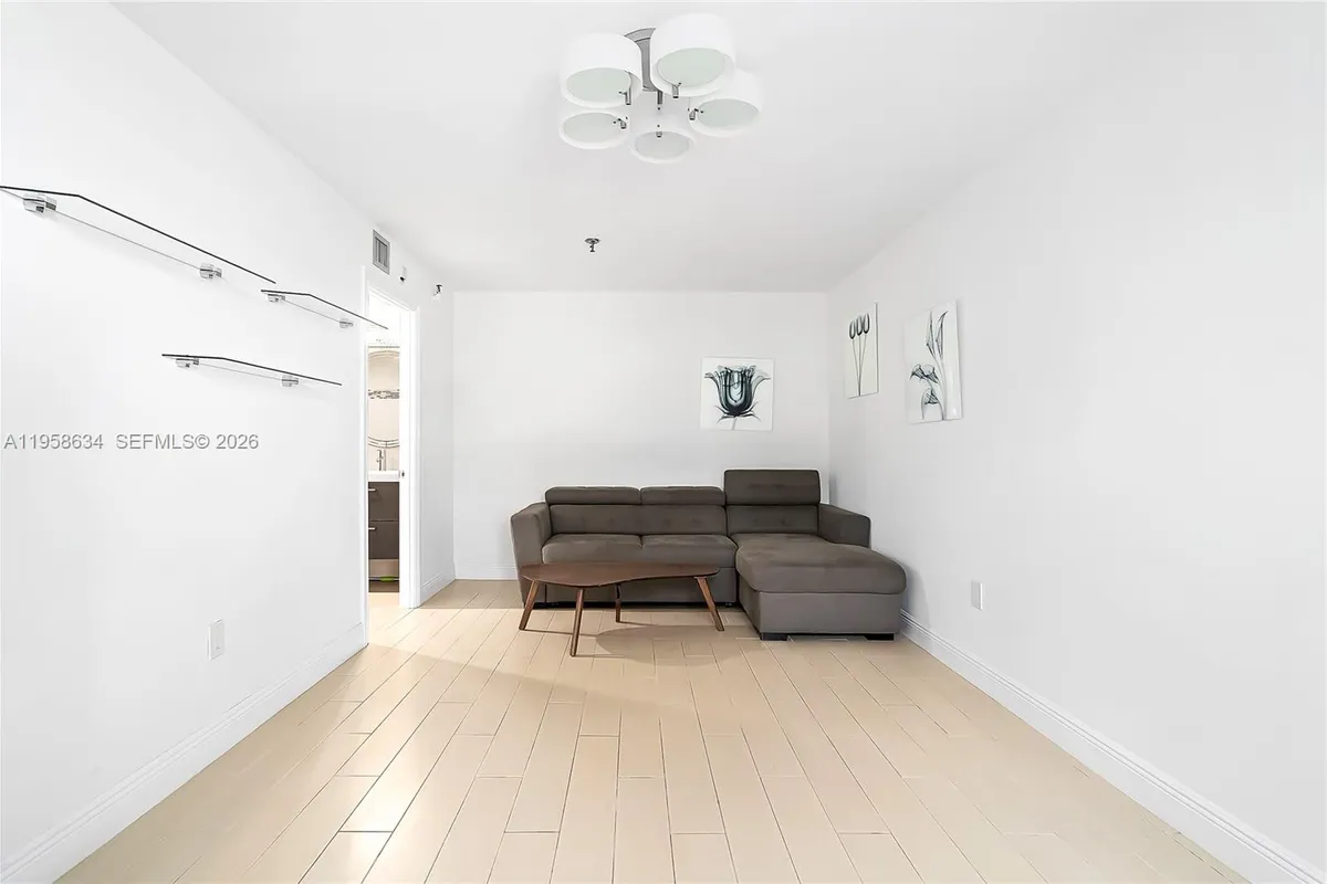 671 NE 195th St # 111E, Miami FL 33179