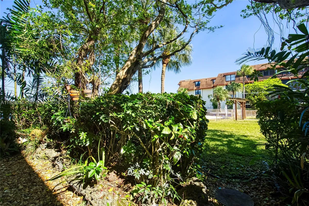 671 NE 195th St # 111E, Miami FL 33179