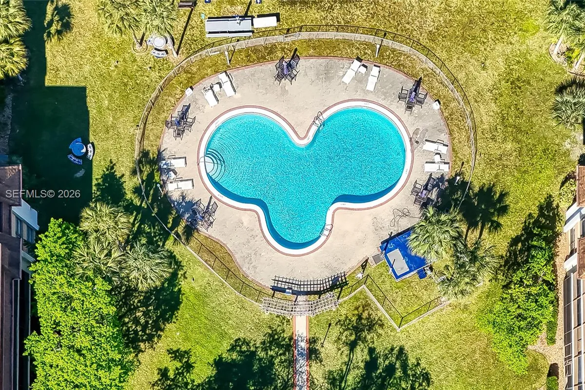 671 NE 195th St # 111E, Miami FL 33179