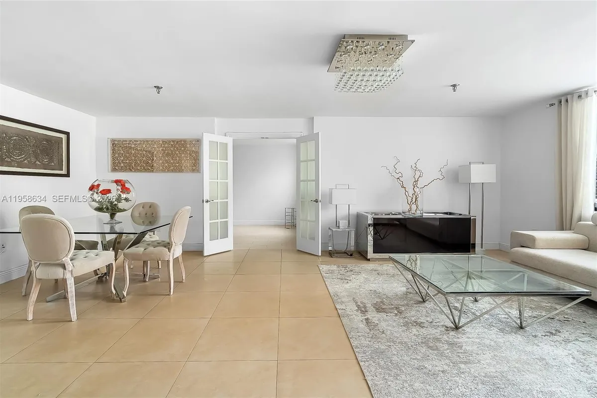 671 NE 195th St # 111E, Miami FL 33179