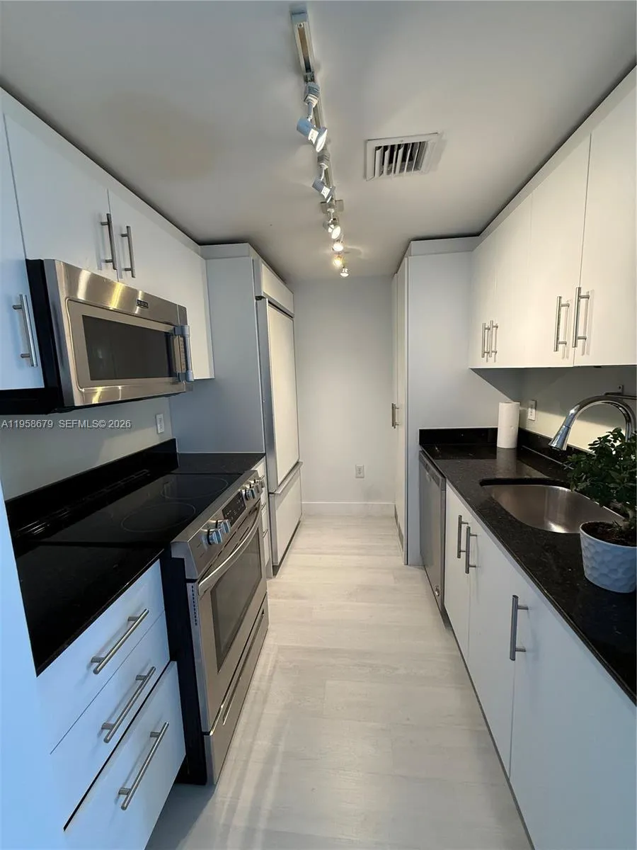 10275 Collins Ave # 420, Bal Harbour FL 33154