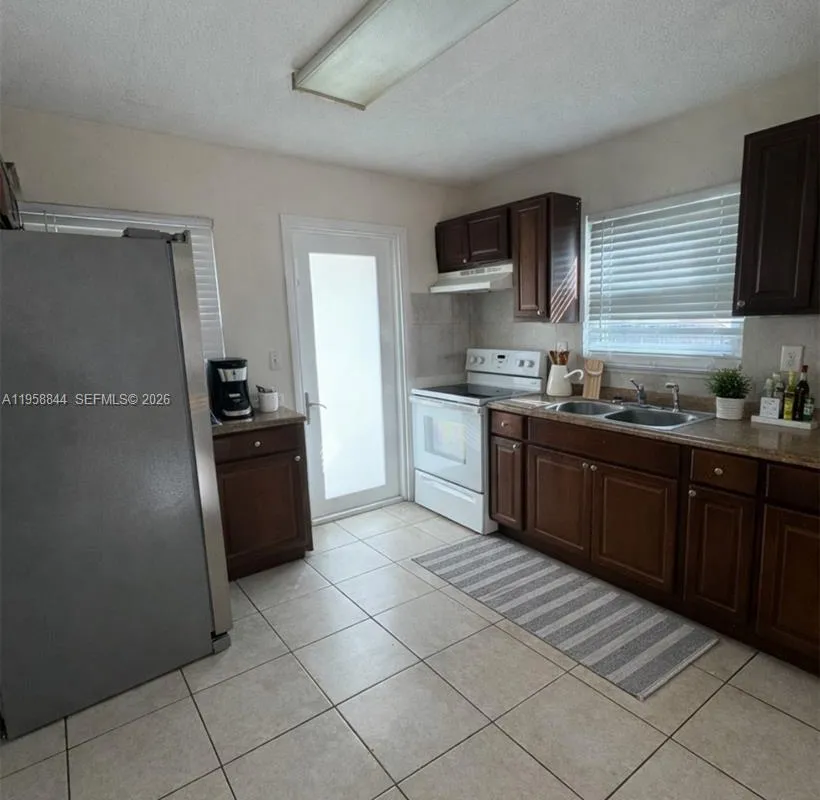 2220 SW 46th Ct # 2, Fort Lauderdale FL 33312