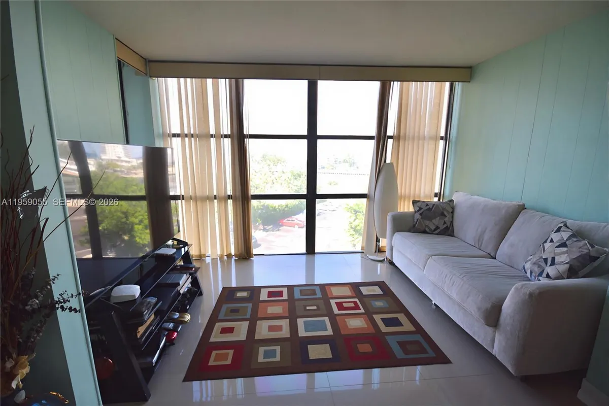 800 Parkview Dr # 506, Hallandale Beach FL 33009