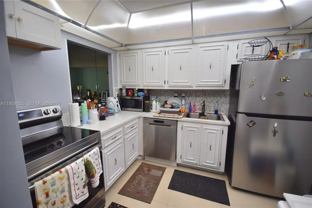 800 Parkview Dr # 506, Hallandale Beach FL 33009