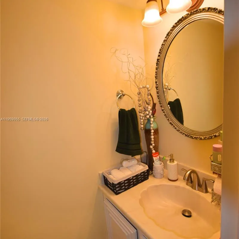 800 Parkview Dr # 506, Hallandale Beach FL 33009