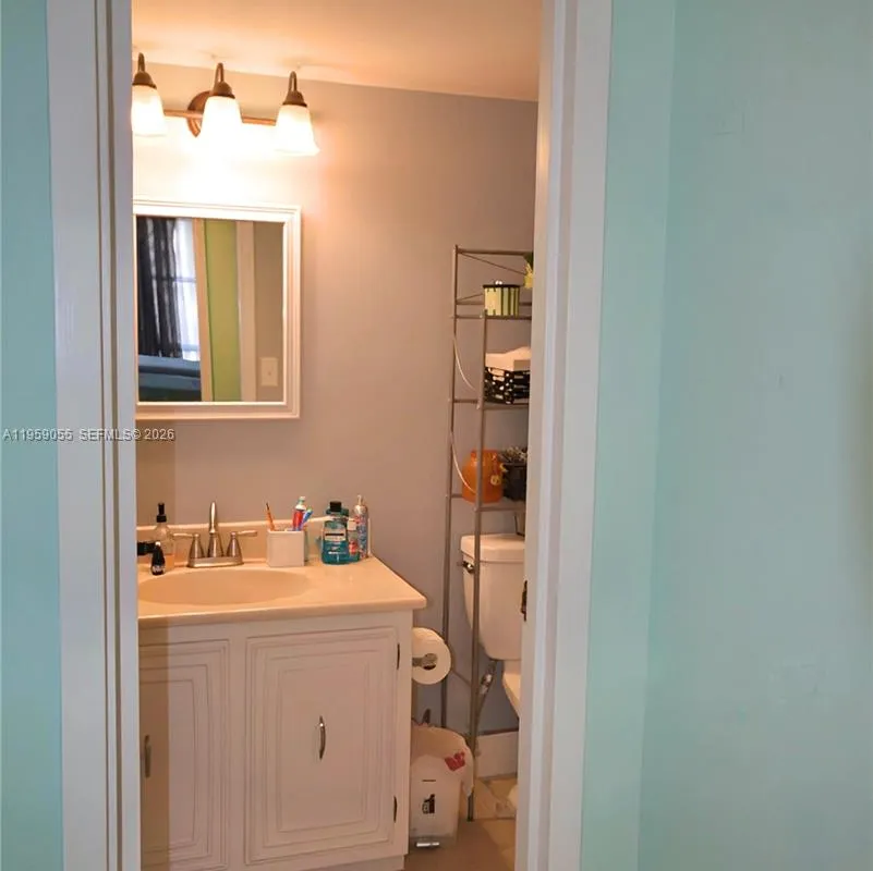 800 Parkview Dr # 506, Hallandale Beach FL 33009