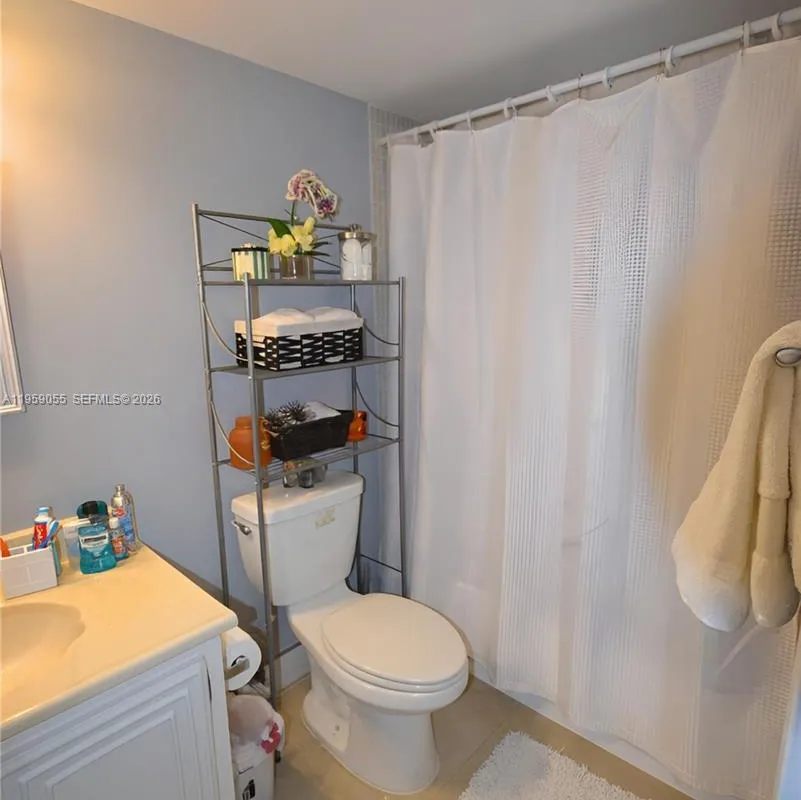 800 Parkview Dr # 506, Hallandale Beach FL 33009