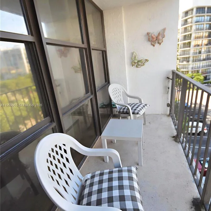 800 Parkview Dr # 506, Hallandale Beach FL 33009