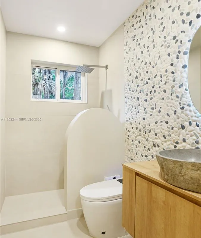 2749 NE 10th Ave, Wilton Manors FL 33334