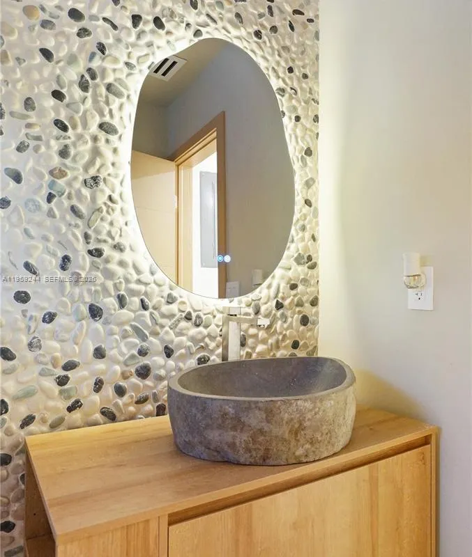 2749 NE 10th Ave, Wilton Manors FL 33334