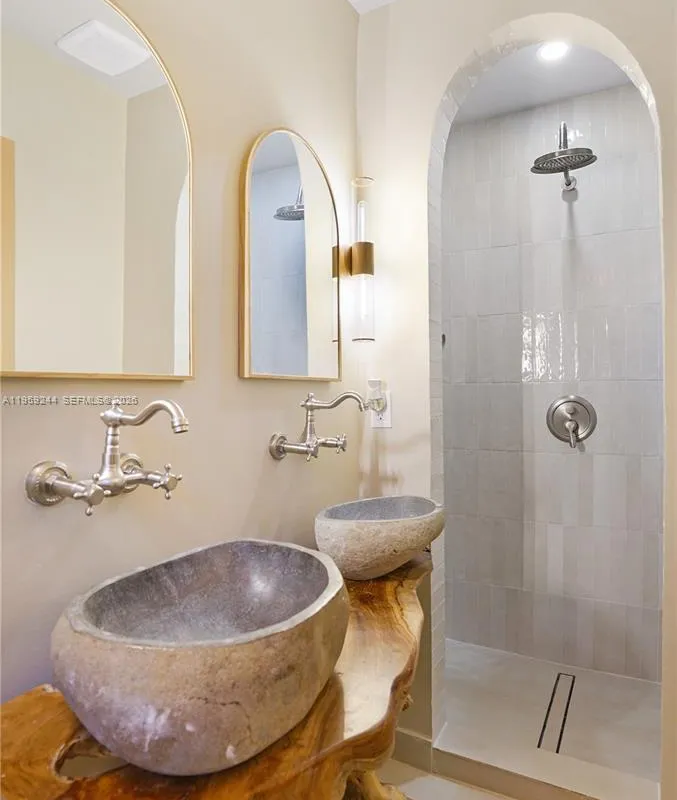 2749 NE 10th Ave, Wilton Manors FL 33334