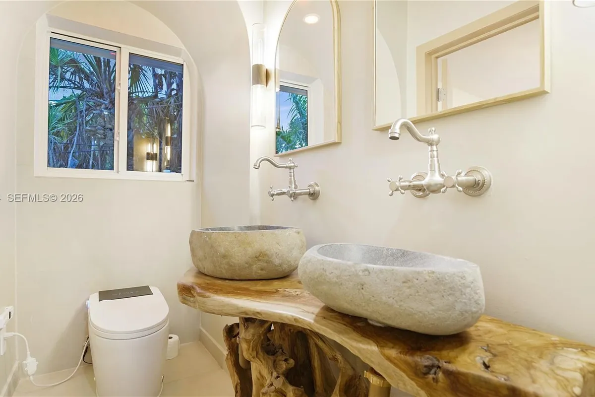 2749 NE 10th Ave, Wilton Manors FL 33334