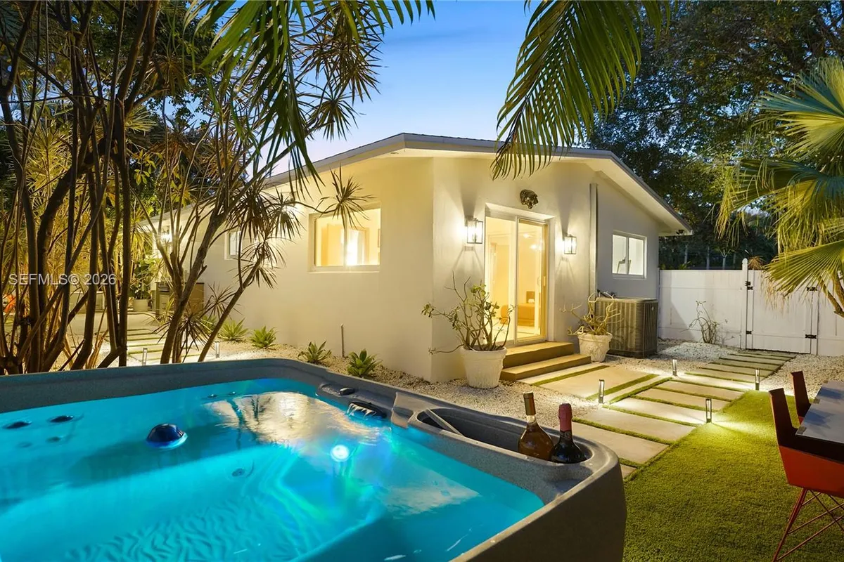 2749 NE 10th Ave, Wilton Manors FL 33334