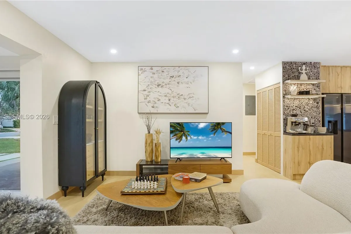 2749 NE 10th Ave, Wilton Manors FL 33334