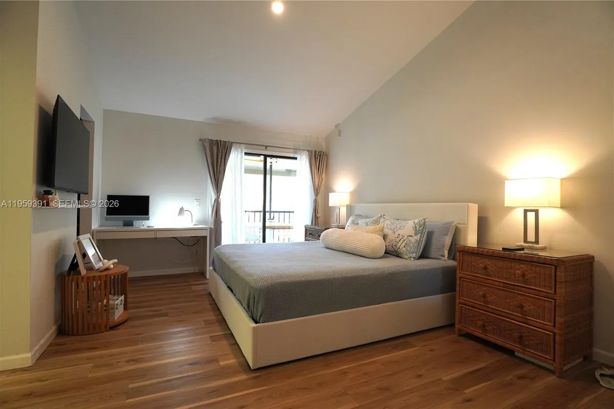 5741 Coach House Cir # H, Boca Raton FL 33486