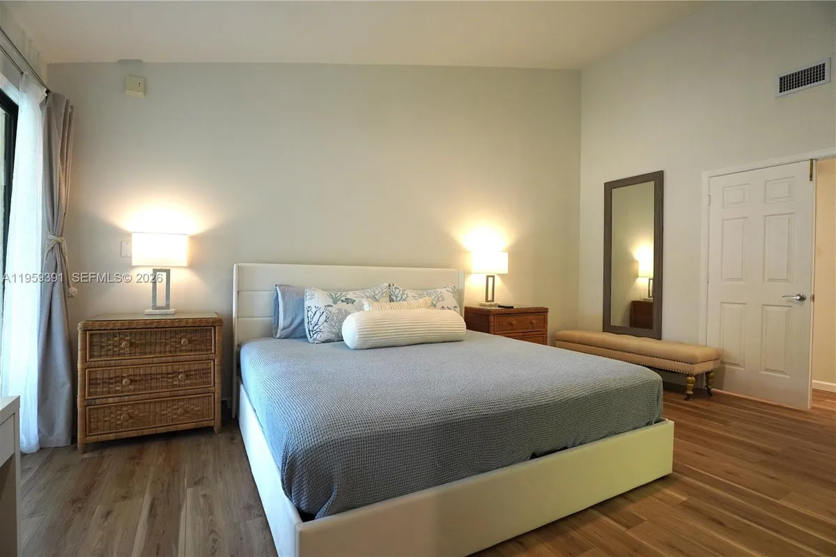 5741 Coach House Cir # H, Boca Raton FL 33486