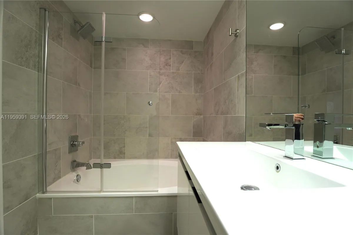 5741 Coach House Cir # H, Boca Raton FL 33486