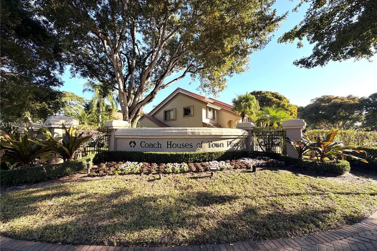 5741 Coach House Cir # H, Boca Raton FL 33486