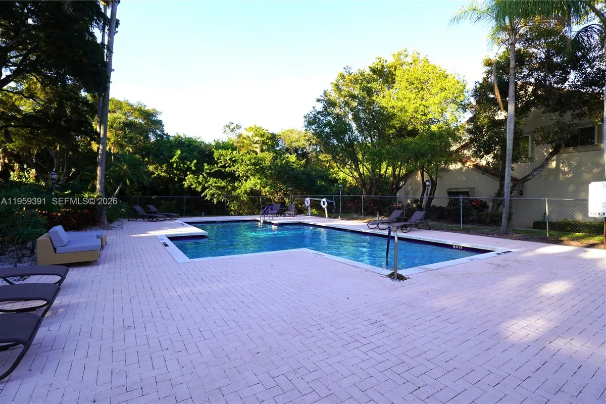 5741 Coach House Cir # H, Boca Raton FL 33486