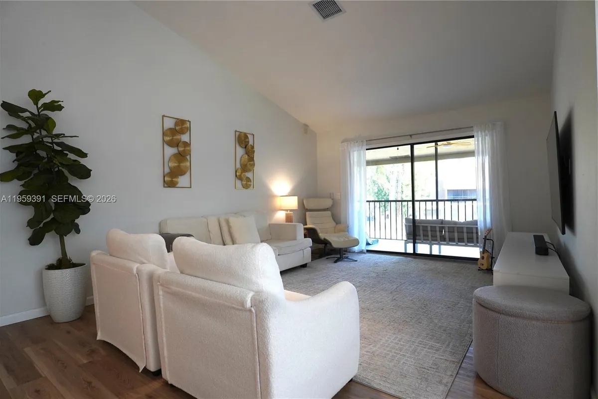 5741 Coach House Cir # H, Boca Raton FL 33486