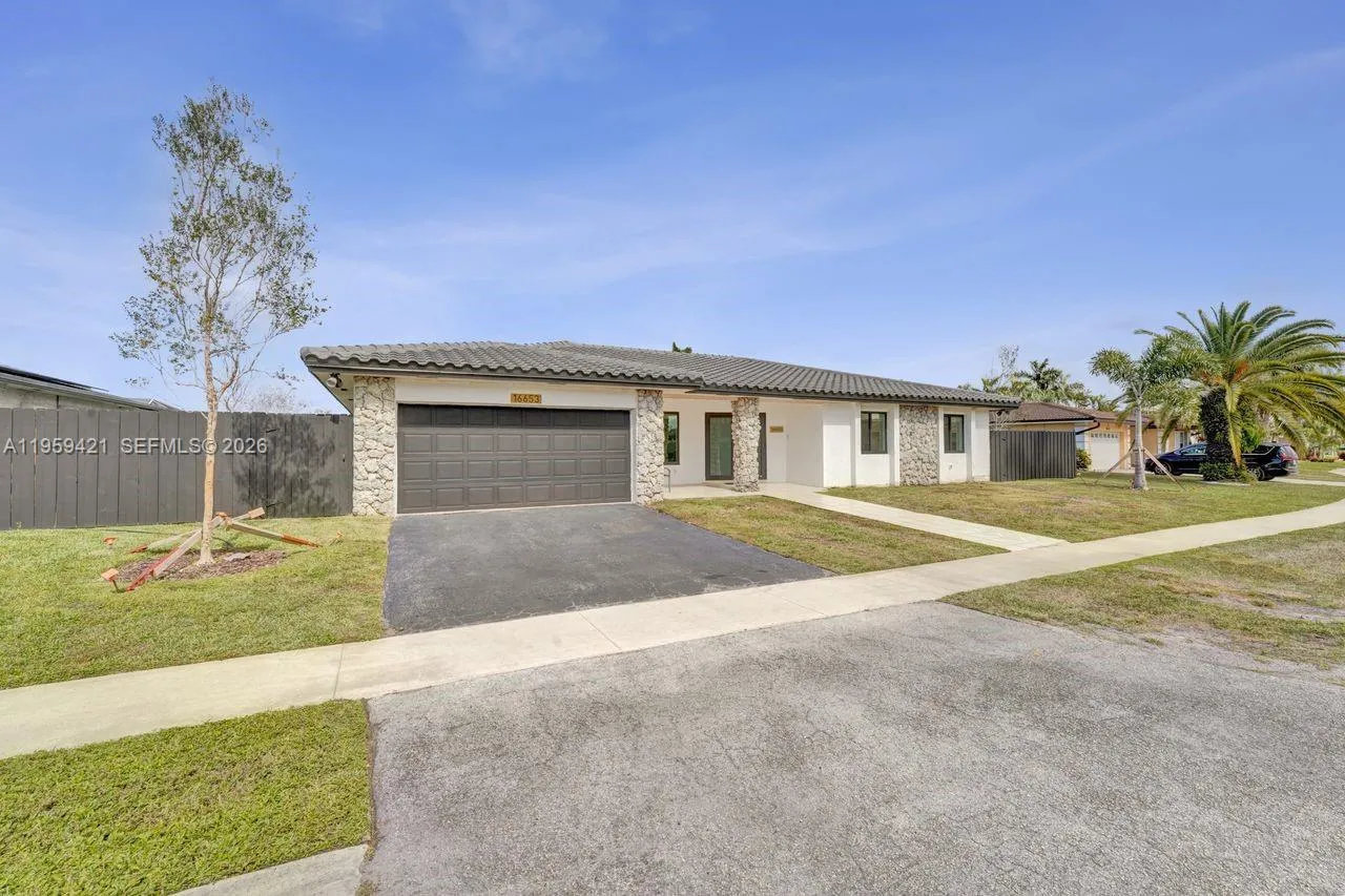 16653 Golfview Dr, Weston FL 33326