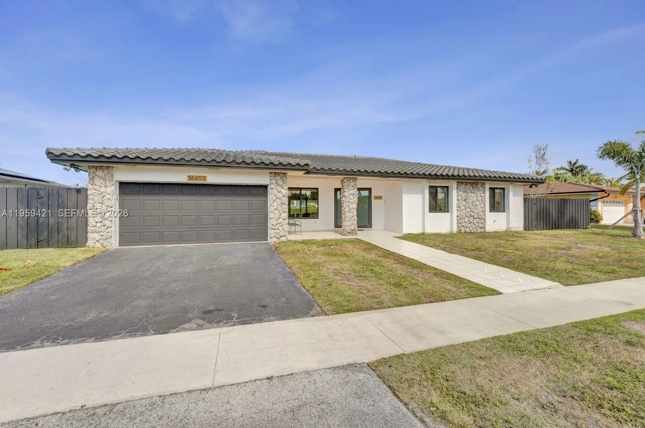 16653 Golfview Dr, Weston FL 33326