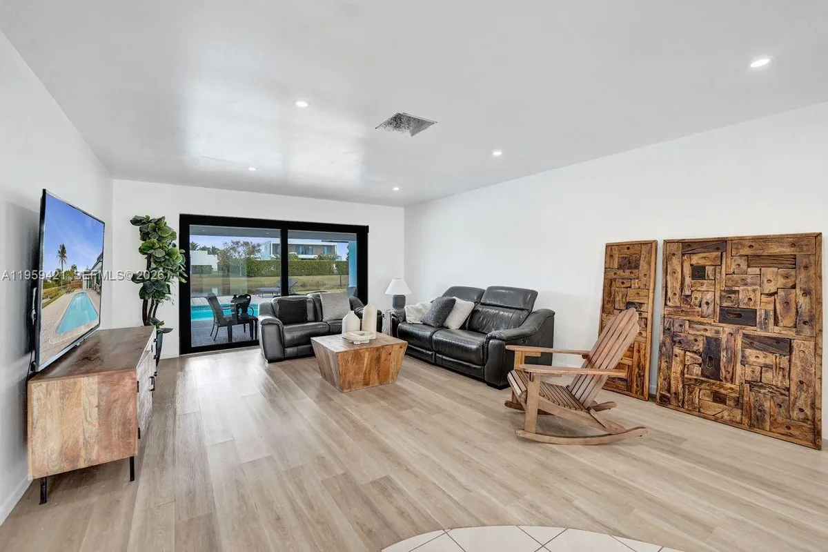 16653 Golfview Dr, Weston FL 33326