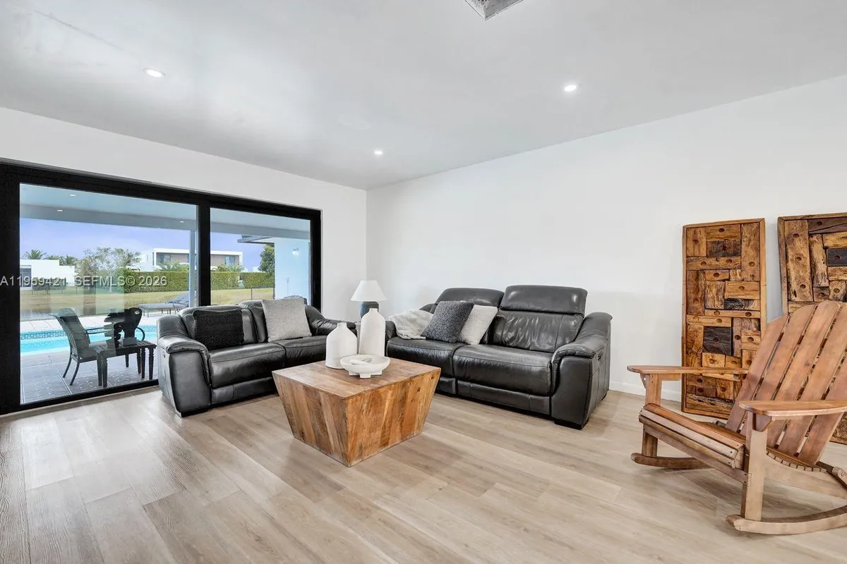 16653 Golfview Dr, Weston FL 33326